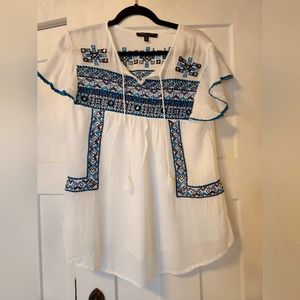 Romeo and Juliet White Peasant Blouse sz M Blue embroidery boho shirt Nordstrom